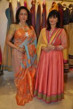 Hema Malini at Neeta Lulla_s store in Santacruz, Mumbai on 26th Sept 2013 (21).JPG